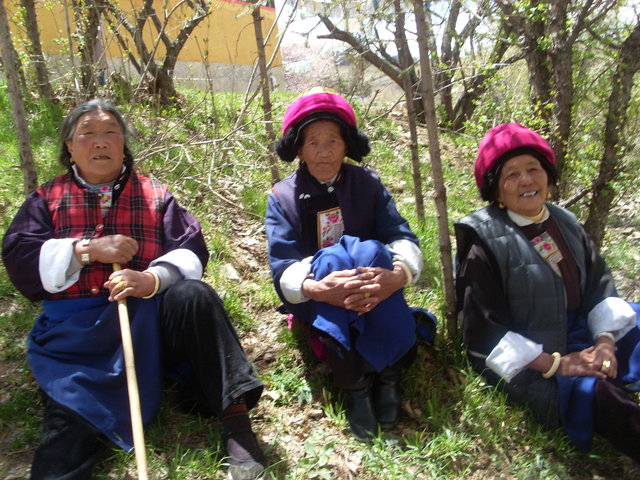 Frauen in Shangrila - Traditionelle tibetische Tracht